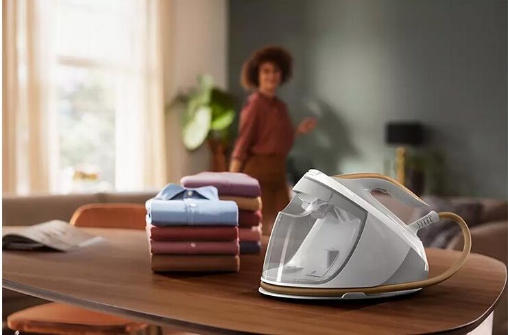 اتو مخزن دار فیلیپس مدل GC7040