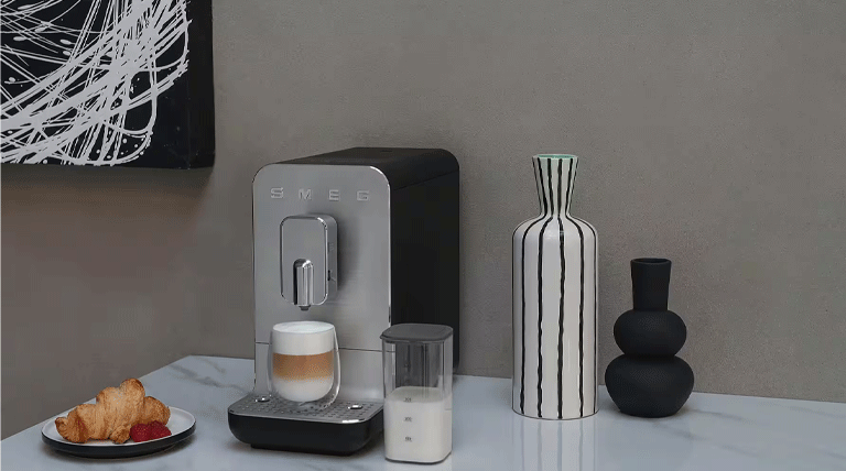 اسپرسوساز اتومات اسمگ با نازل مخزن شیردار BCC13