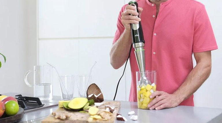 طرز تهیه اسموتی با گوشت کوب برقی