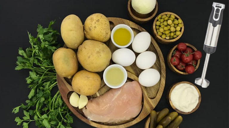 طرز تهیه سالاد الویه با گوشت کوب برقی