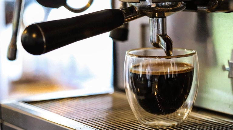 چگونه دستگاه اسپرسوساز دلونگی خود را تمیز و نگهداری کنیم؟ راهنمای نگهداری روزانه و ماهانه