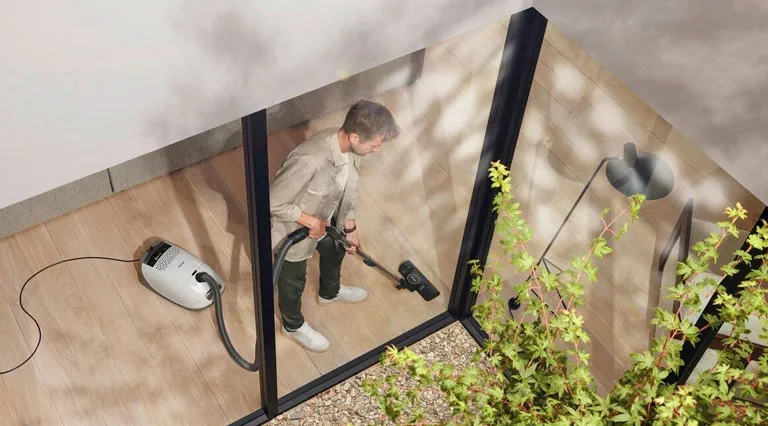 جاروبرقی میله سفید مدل Guard M1